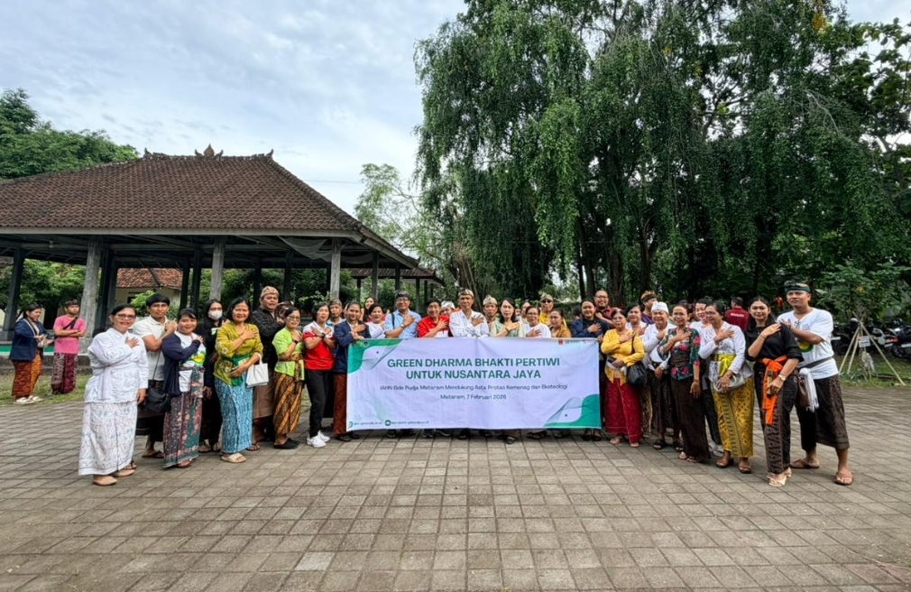 IAHN GDE PUDJA MATARAM PLANTS TREES AND RELEASES BIRDS IN GREEN DHARMA MOVEMENT FOR MOTHER EARTH