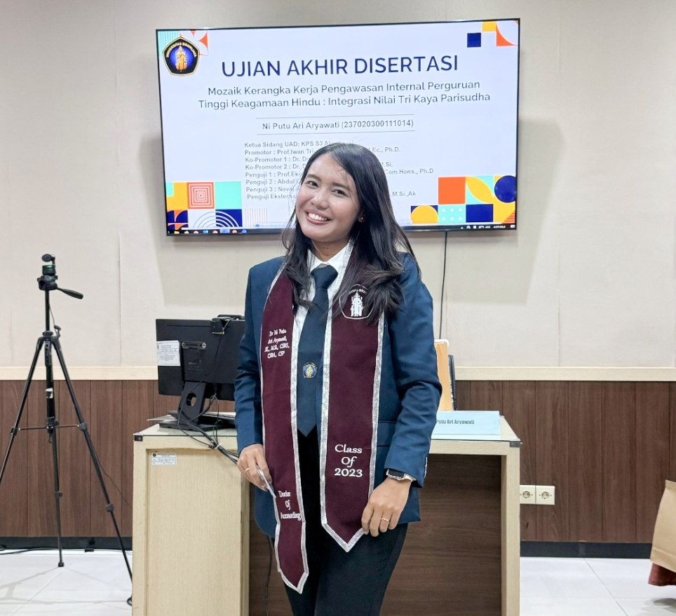 REKTOR IAHN GDE PUDJA MATARAM APRESIASI DOSEN RAIH GELAR DOKTOR CUMLAUDE DI UNIVERSITAS BRAWIJAYA