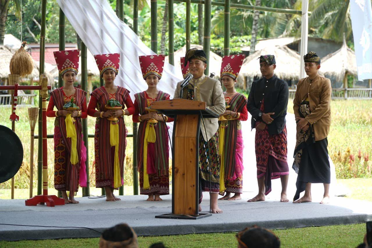 REKTOR IAHN GDE PUDJA MATARAM APRESIASI FESTIVAL BUDAYA LOMBOK MIRAH SASAK ADI PERINGATI MILAD KE-30 MAJELIS ADAT SASAK