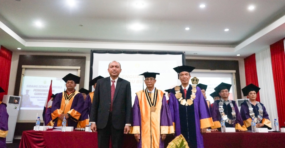 IAHN GDE PUDJA MATARAM KUKUHKAN PROF. GUSTI NGURAH KETUT PUTERA SEBAGAI GURU BESAR  KE-8