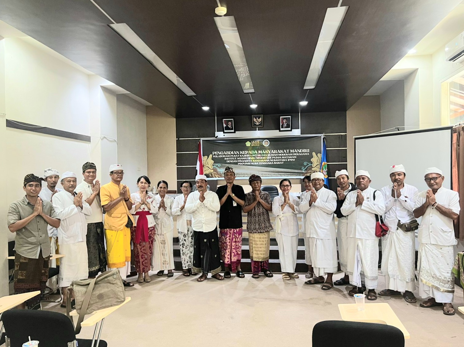 REKTOR IAHN GDE PUDJA MATARAM RESMI MEMBUKA PELATIHAN AKSARA BALI, LPPM TEGASKAN KOMITMEN PELESTARIAN BUDAYA