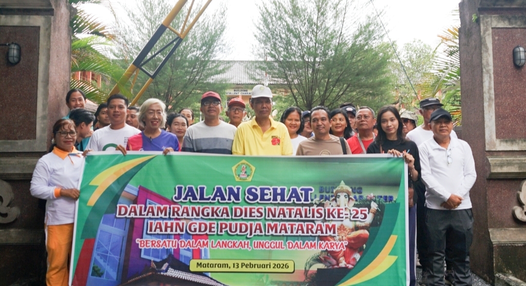 SEMARAK DIES NATALIS XXV, IAHN GDE PUDJA MATARAM GELAR JALAN SEHAT DAN PENANAMAN POHON BERSAMA MITRA HINDU