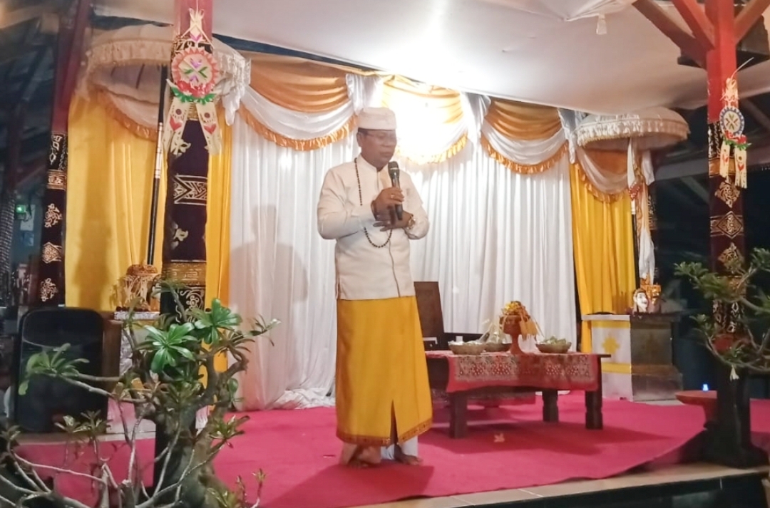 KETUA SENAT IAHN GDE PUDJA MATARAM HADIRI DHARMA SANTI DI SUMBAWA, SOSIALISASIKAN PMB DAN MAKNA NYEPI